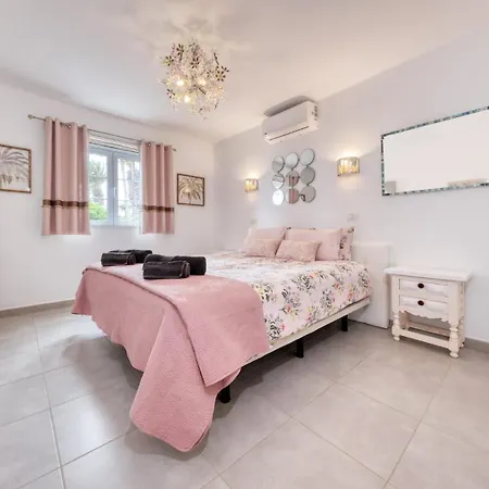 Brisas Complex, 104 بيت للعطل
