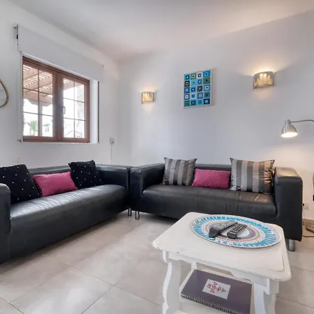 Brisas Complex, 104 بيت للعطل
