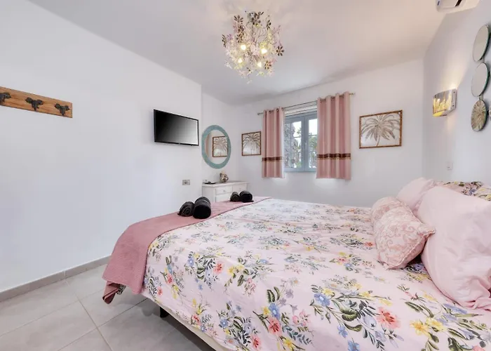 Brisas Complex, 104